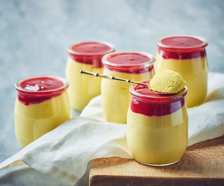 Mousse al cardamomo e zafferano con coulis di lamponi