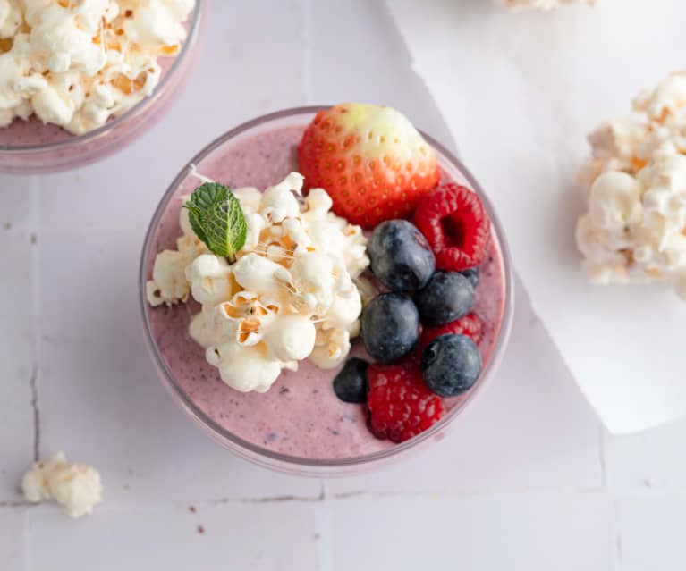 Mousse alla frutta con palline di popcorn