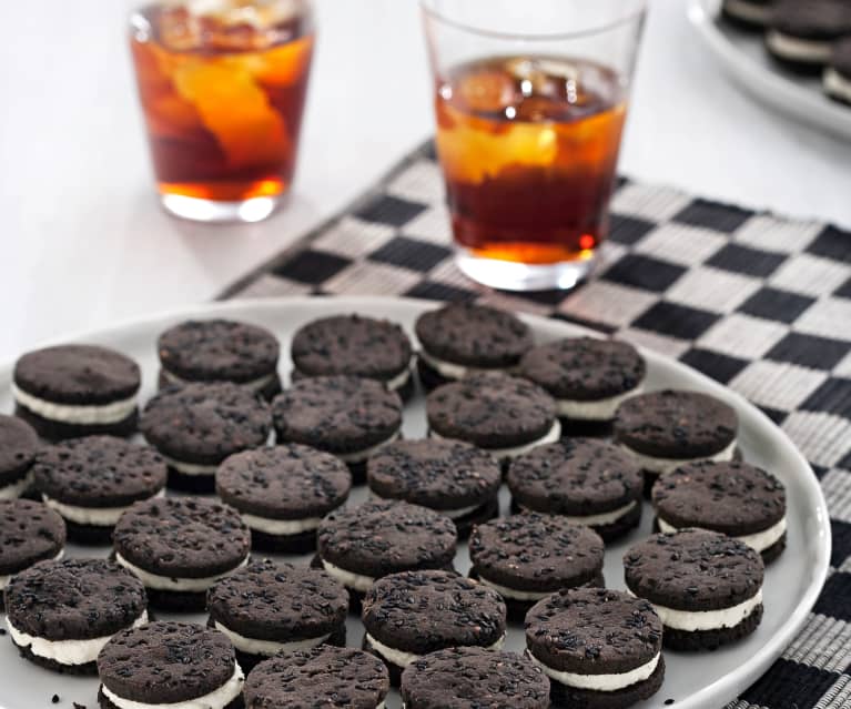 Galletas de aceitunas negras rellenas de queso