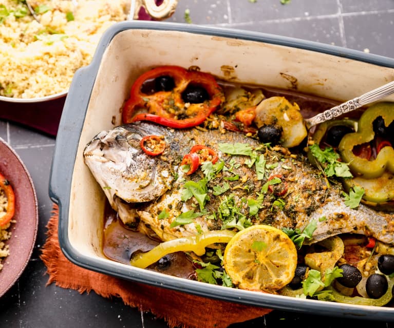 Tajine de poisson au four à la marocaine avec couscous aux dattes