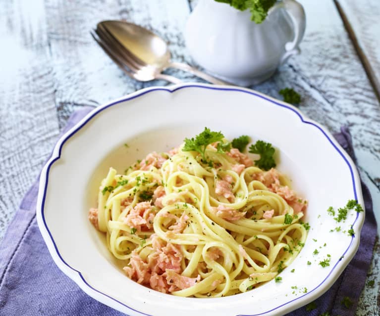 Linguine mit Lachs und Wodkasauce