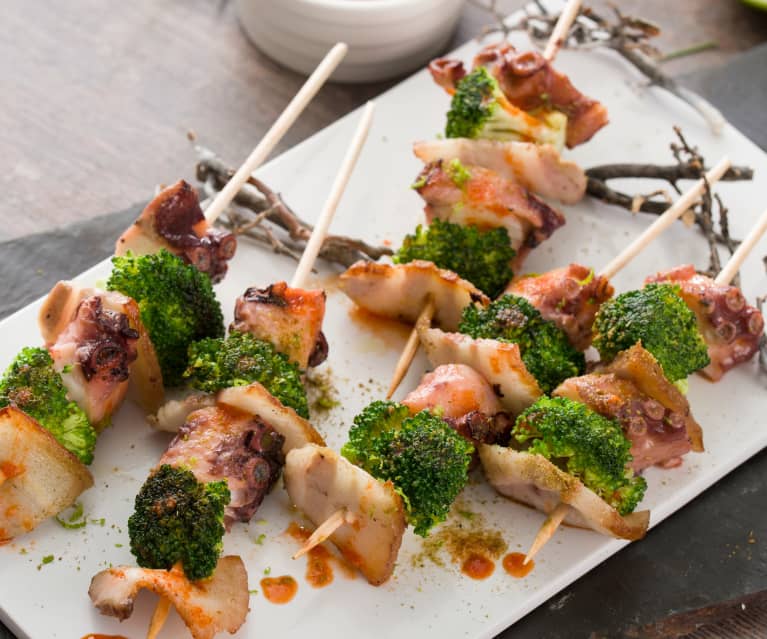 Brochetas de pulpo y brócoli con salsa kimchi (Al vacío)