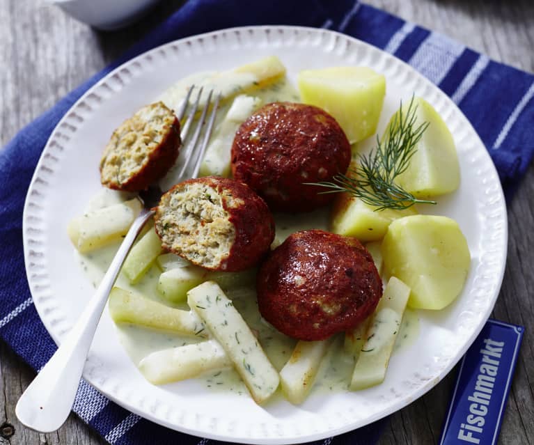 Fischfrikadellen mit Kartoffeln, Kohlrabi und Dill-Sauce