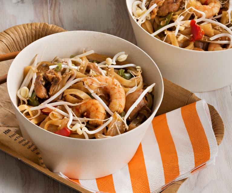 Noodles de pollo y langostinos