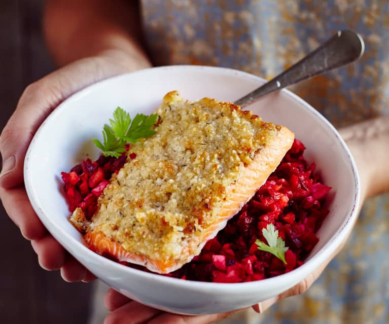 Pavé de truite en croûte de parmesan et noix de macadamia, salade de betterave