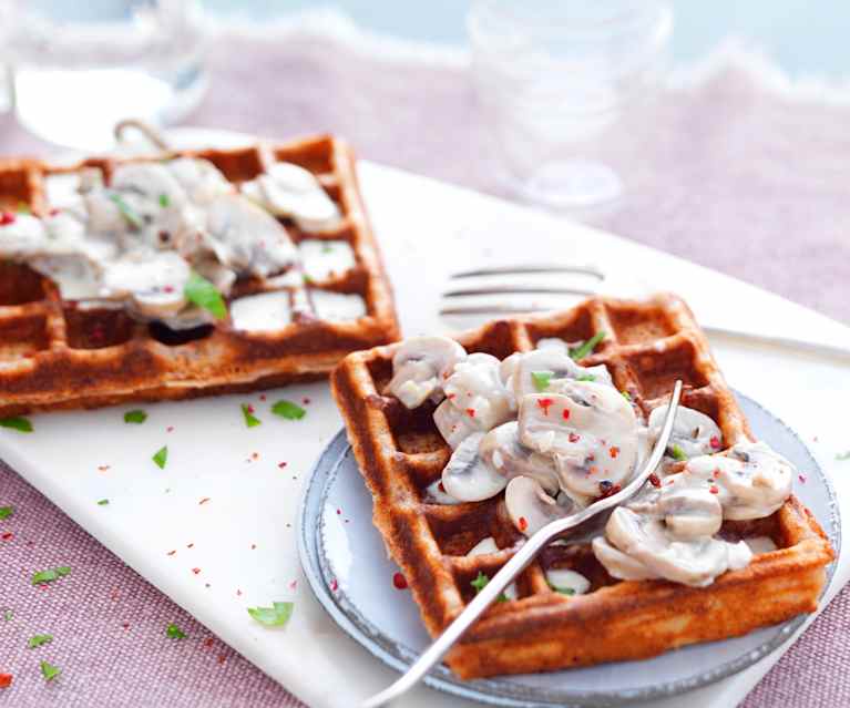 Gaufres aux farines de riz et châtaigne, sauce aux champignons