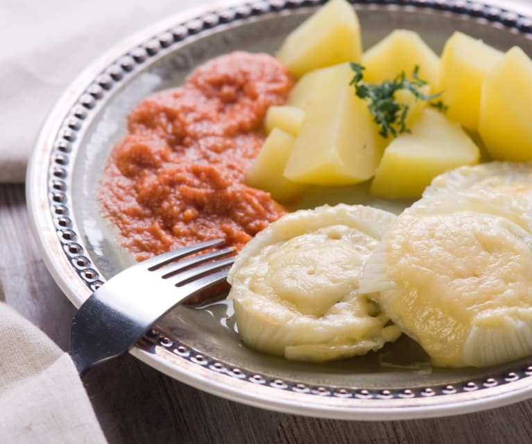 Fenchel mit Käsehaube an Tomatensauce