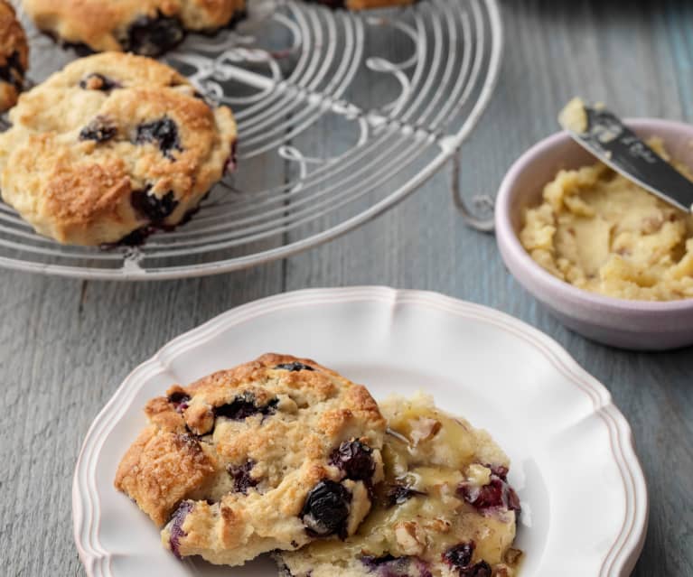 Scones Bluberi dengan Selai Walnut Madu