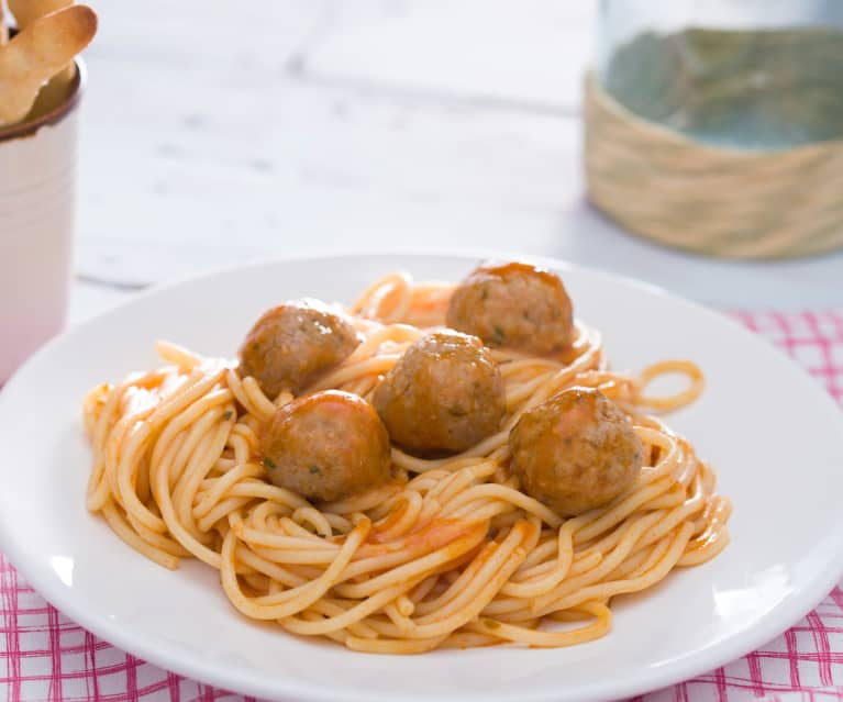 Espaguetis con albóndigas (La dama y el vagabundo)