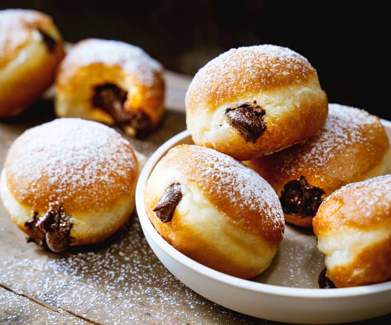 Petits beignets chocolat et noisettes