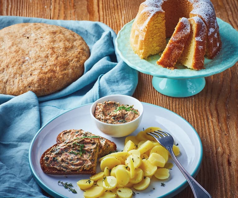 Menù: insalata di patate, dip alla rucola e pomodori, pane di farro, ciambella al limone