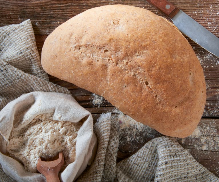 Mezzaluna di pane al farro