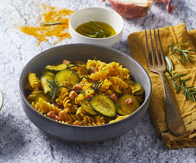 Fusilli alla curcuma e pancetta