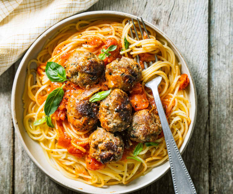 Spaghettis aux boulettes de viande et parmesan