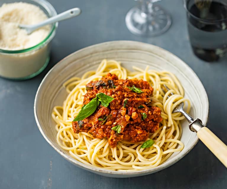 Spaghetti al ragù di nocciole