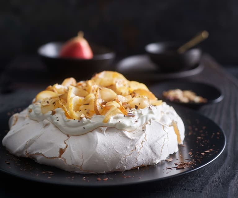 Pavlova con pere all'arancio