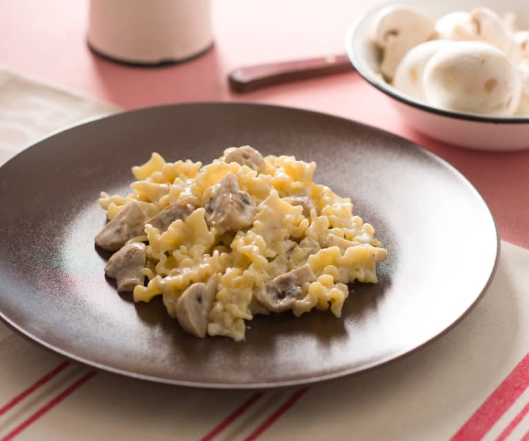 Pasta con champiñones y nata