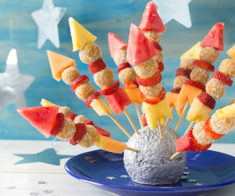 Recette - Brochettes de fruits frais et de bonbons version anniversaire d' enfants en vidéo 