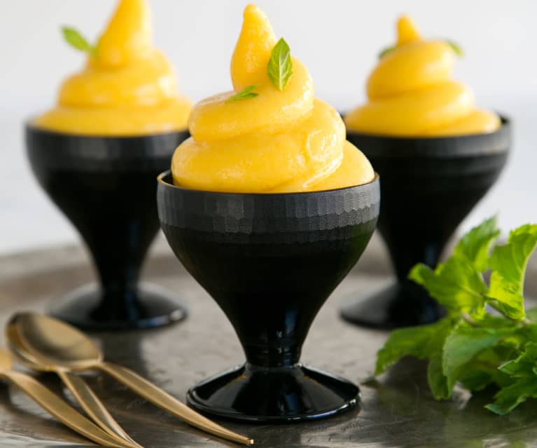 Mango frozen yogurt