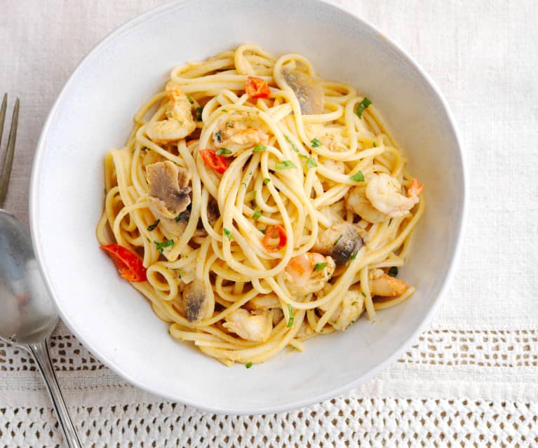 Linguini com camarão e cogumelos