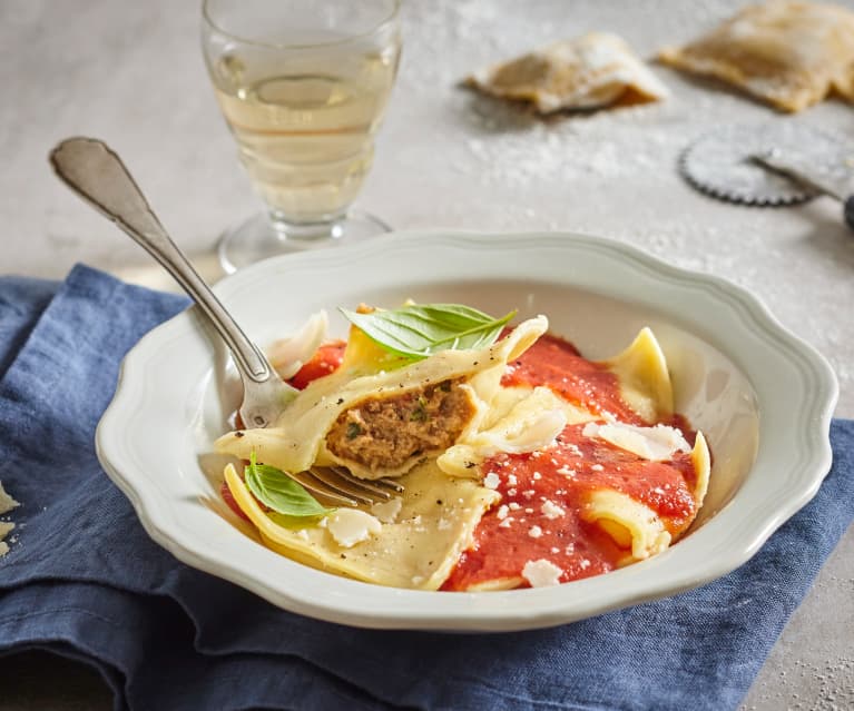 Raviolis maison avec coulis de tomate - Recette Ptitchef