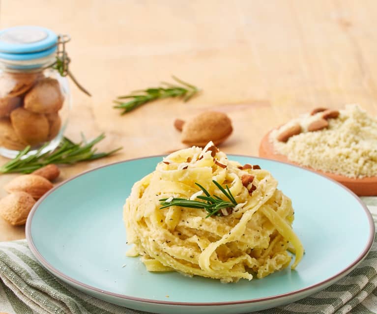 Tagliatelle con pesto di rosmarino