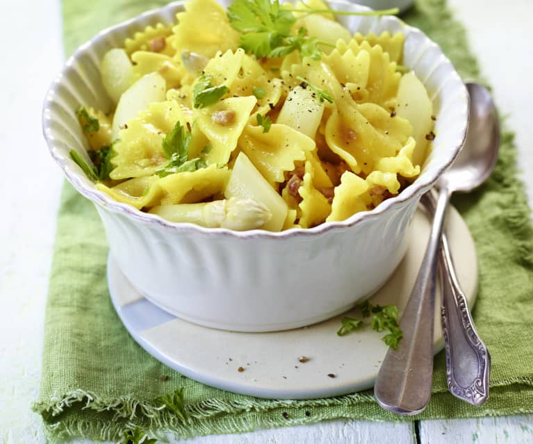 Farfalle mit Spargel, Bauchspeck und Safran