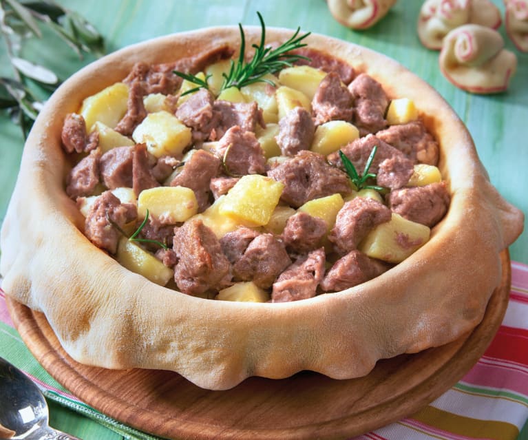 Cupola di pane con agnello e patate