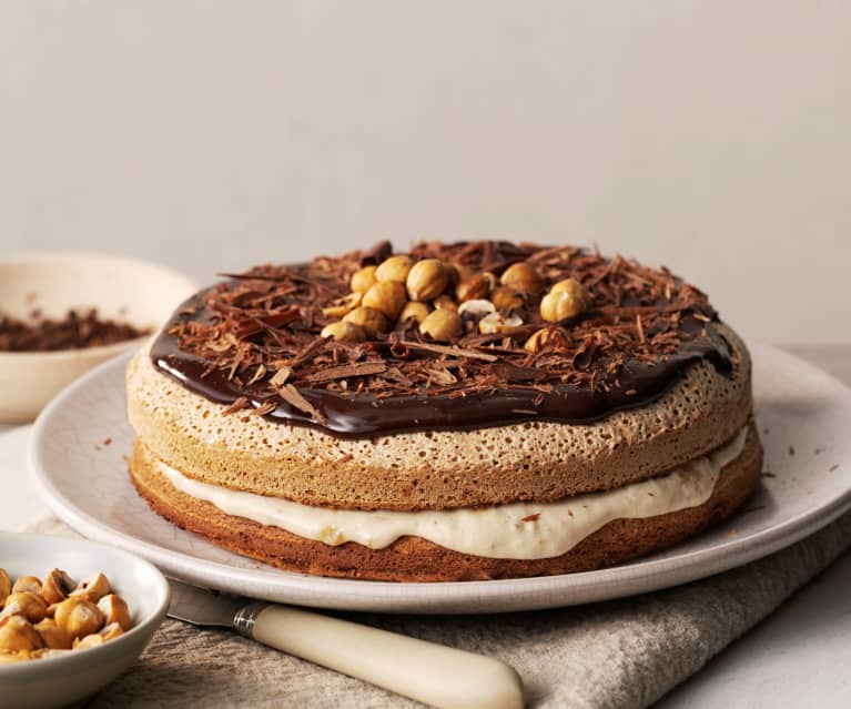 Torta meringa alle nocciole con crema alla banana e toffee