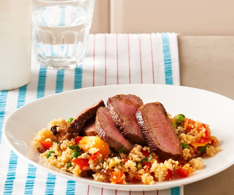 Gemüse-Couscous mit Lammrücken