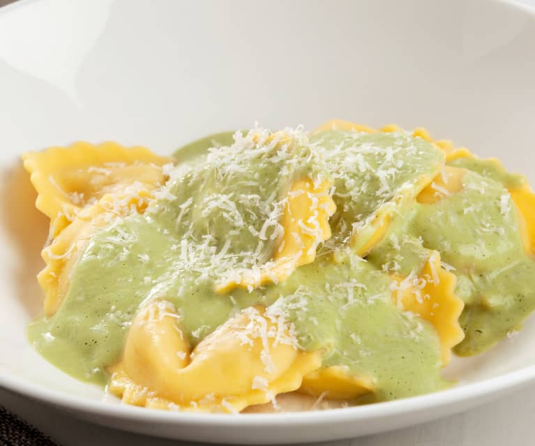 Ravioli con salsa di zucchine