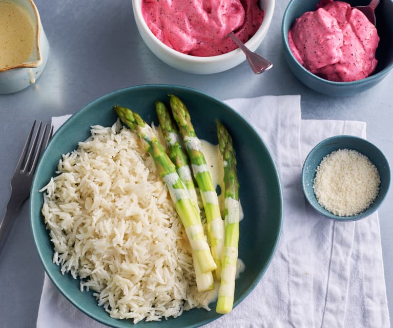 Menü: Spargel mit Käse-Reis, Zitronen-Hollandaise und Beerenschaum