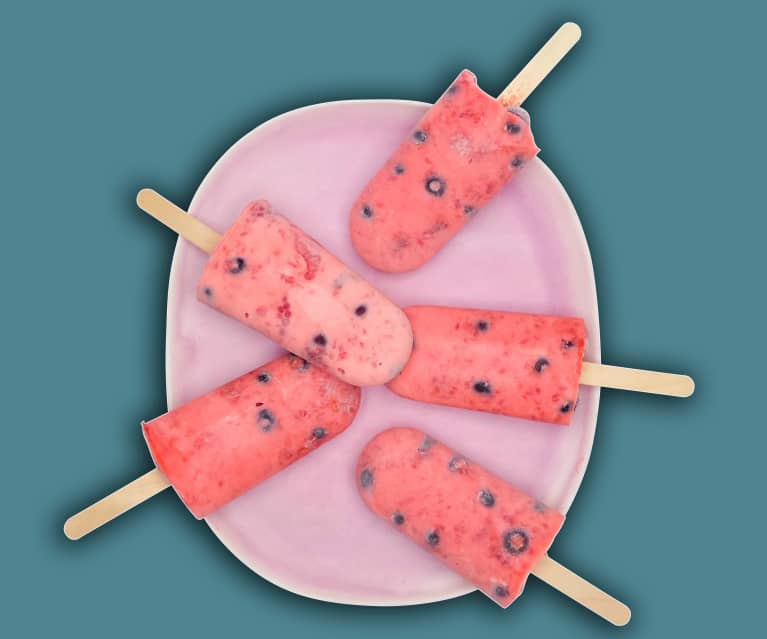 Joghurt-Beeren-Eis am Stiel