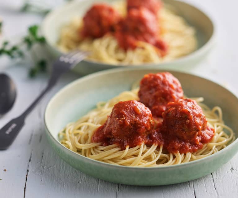 Spaghettis aux boulettes et sauce tomate