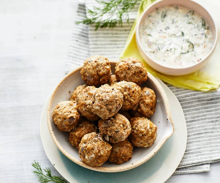 Hackbällchen mit Dill-Dip