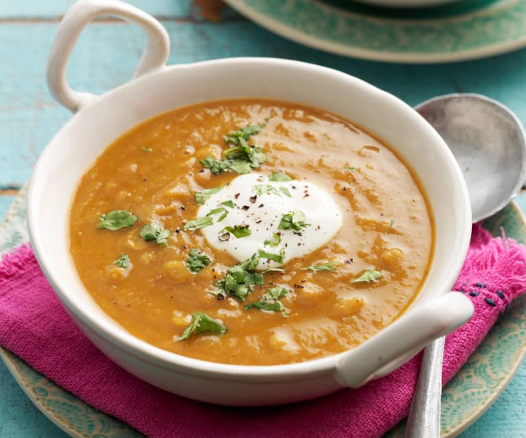 Soupe de pois chiches à la rhubarbe et au curry