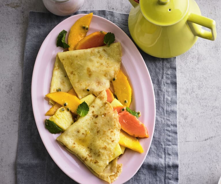 Kokos-Crêpes mit Asia-Obstsalat