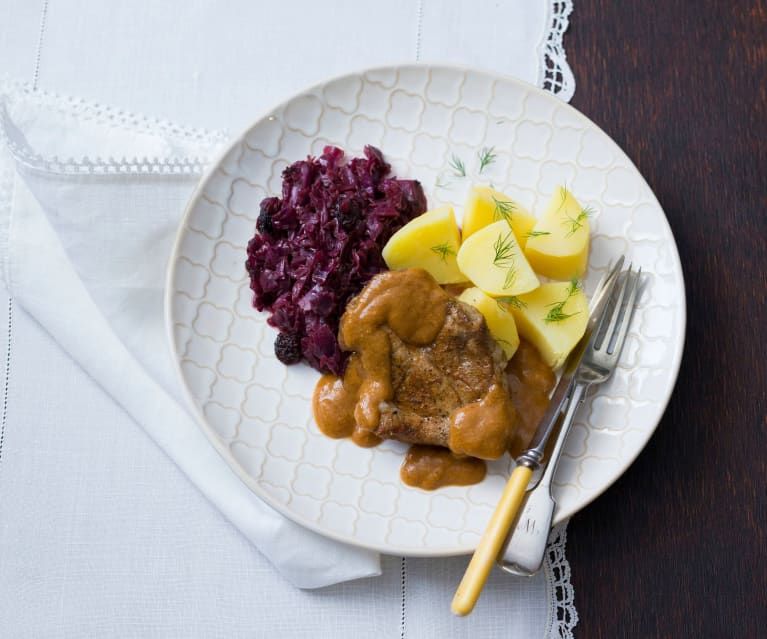 Pork and gravy with red wine cabbage