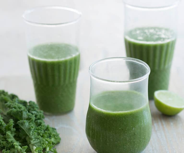 Kale, chia, pear and orange smoothie