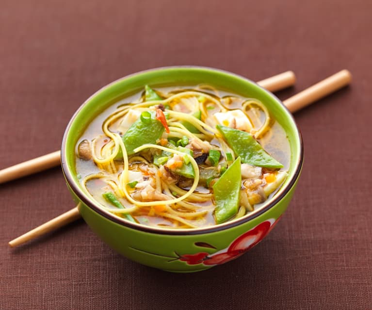 Nouilles chinoise façon thaï au poulet par jusolou. Une recette de fan à  retrouver dans la catégorie Plat principal - divers sur  , de Thermomix<sup>®</sup>.