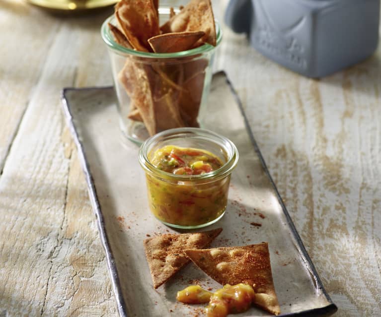 Tortilla-Chips mit Tomaten-Mango-Salsa