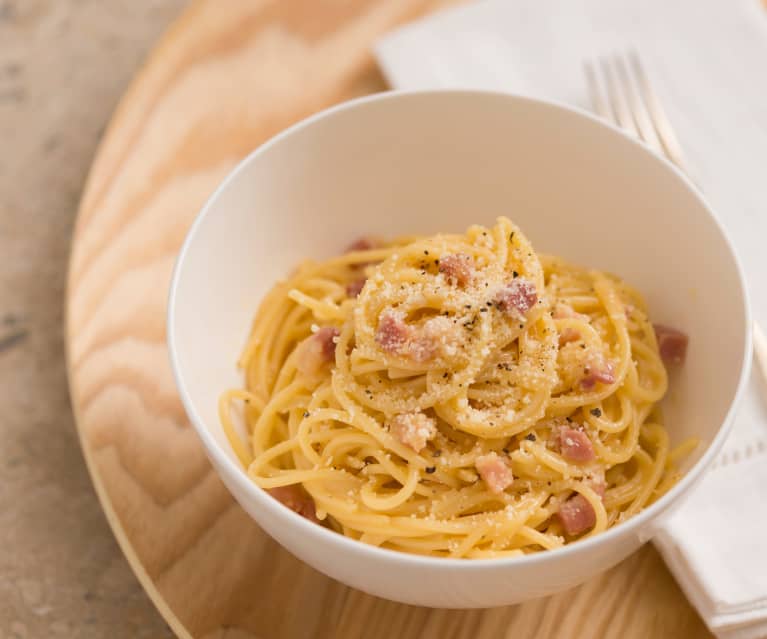 Karbonara spageti Spagečiai su