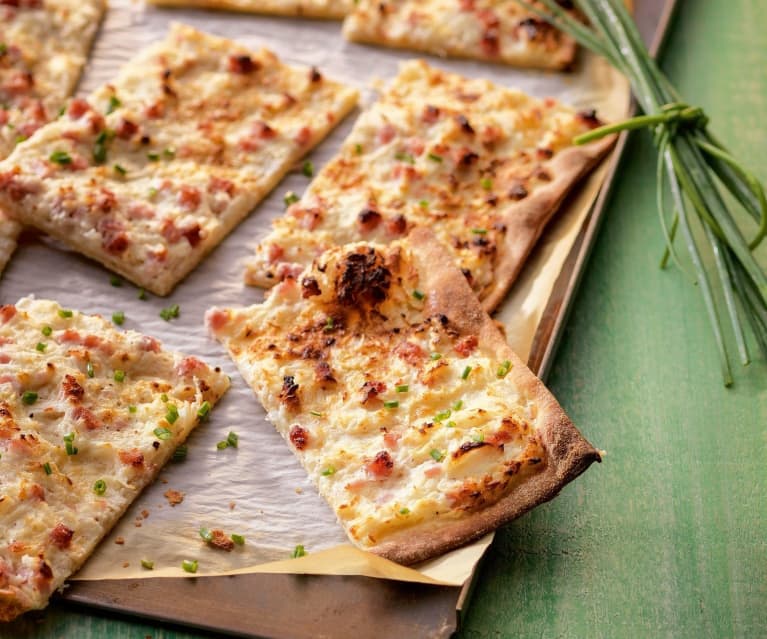 Klassisk Flammkuchen (tysk pizza)