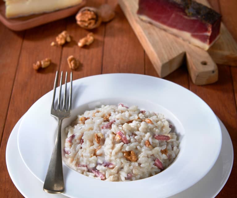 Risotto con queso brie, jamón ahumado y nueces