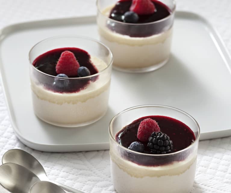 Parfait de turrón con coulis de frutos rojos