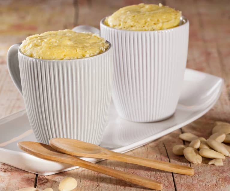 Mug cake s citrónem a mandlemi