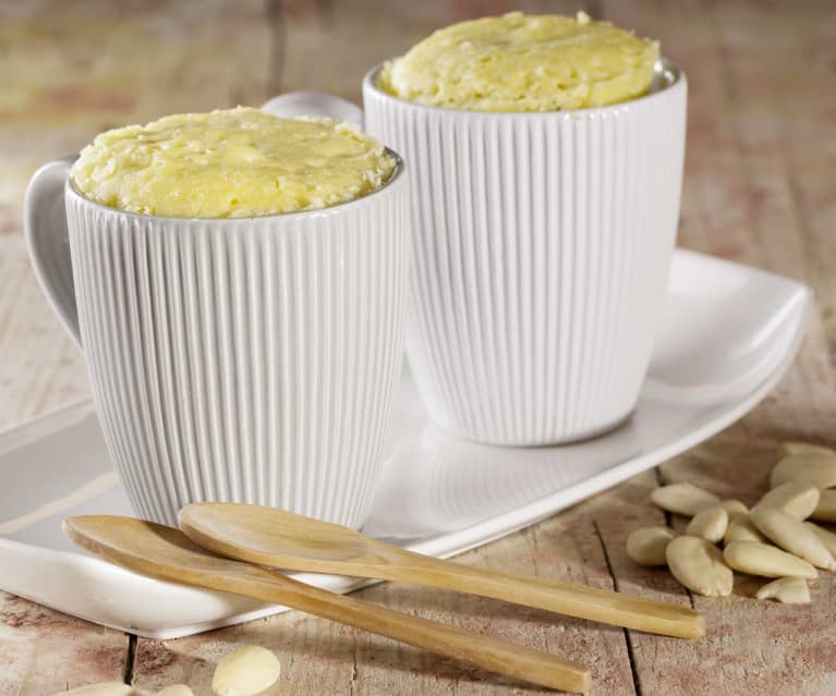 Mug cake al limone e mandorle