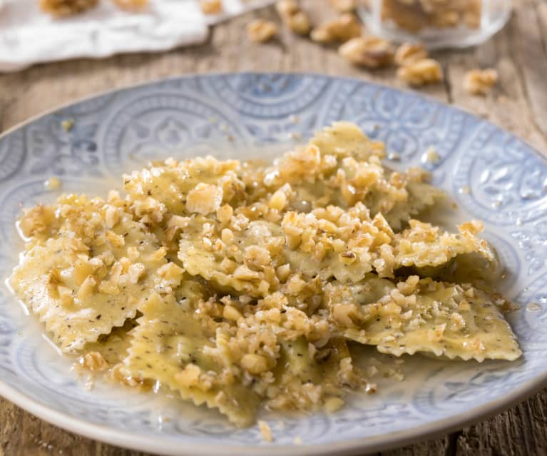 Tortelli di zucca e seitan con salsa di noci