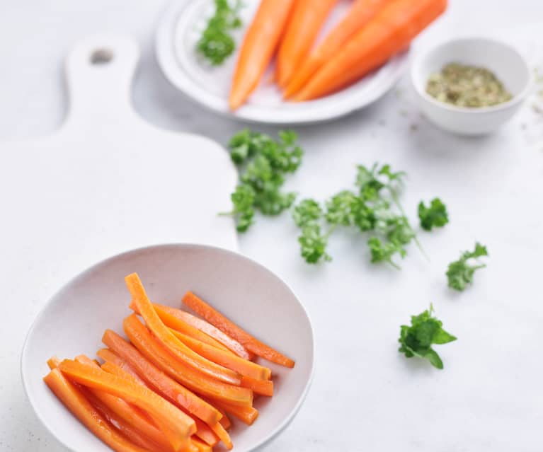 Faire sauter 200 g de carottes en bâtonnets