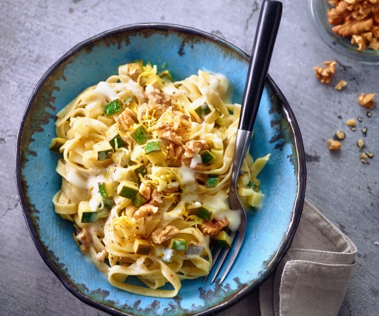 Zucchini-Nudeln mit Muskatsahne